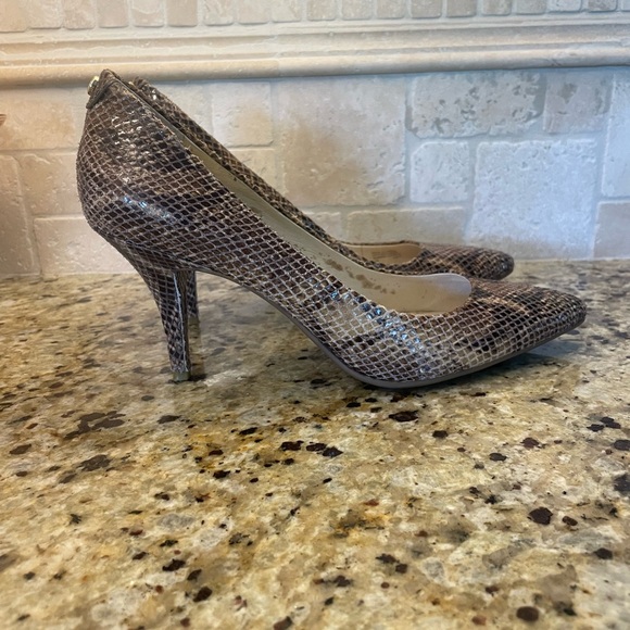 Michael Kors Leather Heels size 9 - Picture 3 of 6
